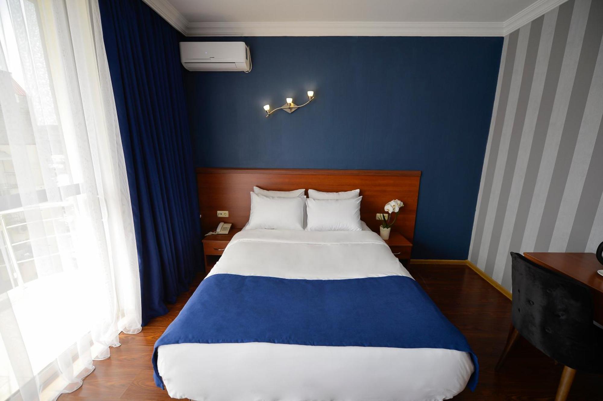 Aura Boutique Hotel Batumi Exterior photo